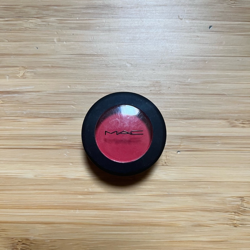 MAC Cosmetics Red Powder Kiss Soft Matte Eye Shadow